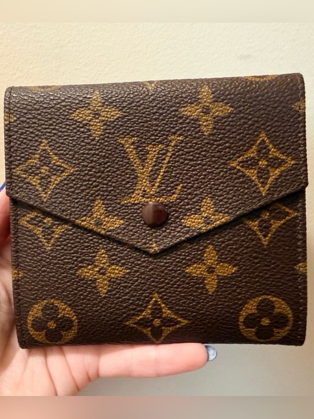 *Stunning* Authentic Louis Vuitton - Monogram Compact Wallet